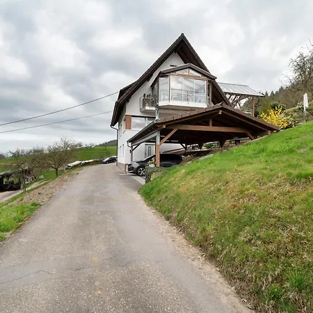 Haus Am Schroffen * Ottenhofen im Schwarzwald
